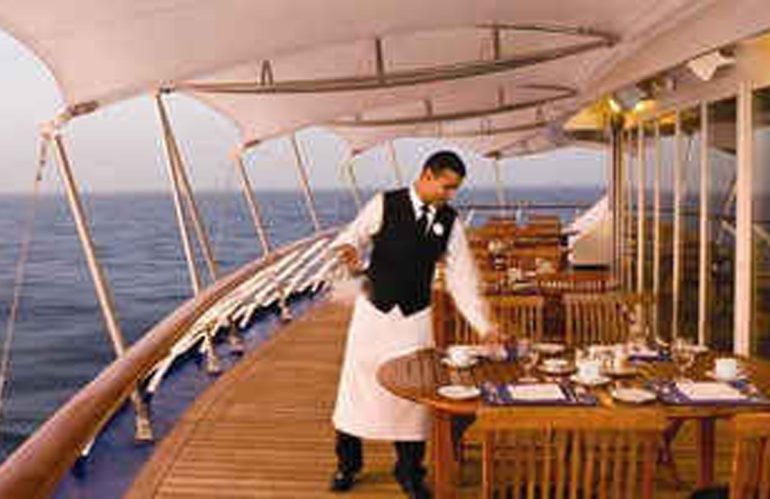 Mau Kerja di Kapal Pesiar? Berikut Syarat-Syaratnya
